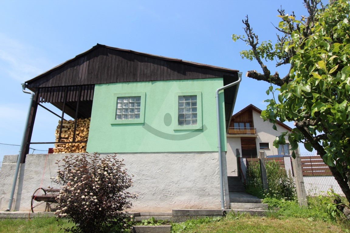 Pozemok s murovanou garážou na predaj, Ploštín, Liptovský Mikuláš