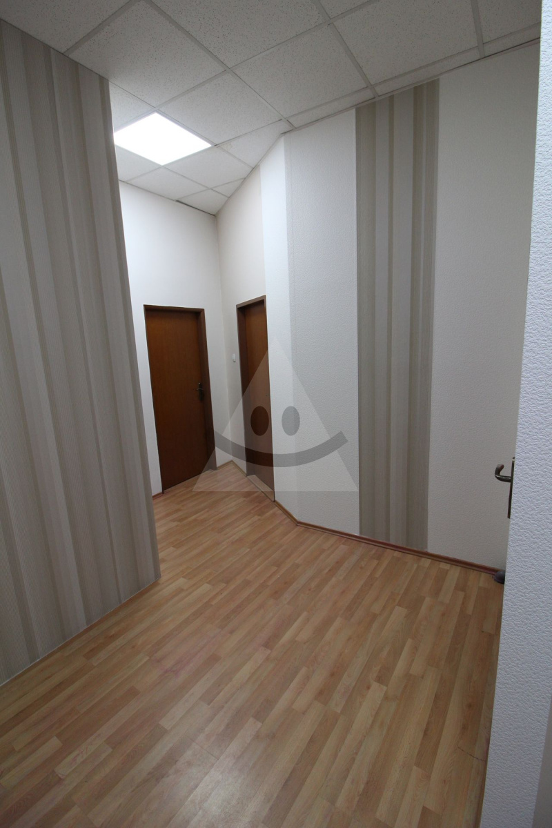 Kancelársky priestor na prenájom v centre mesta Liptovský Mikuláš s výmerou 20 m2