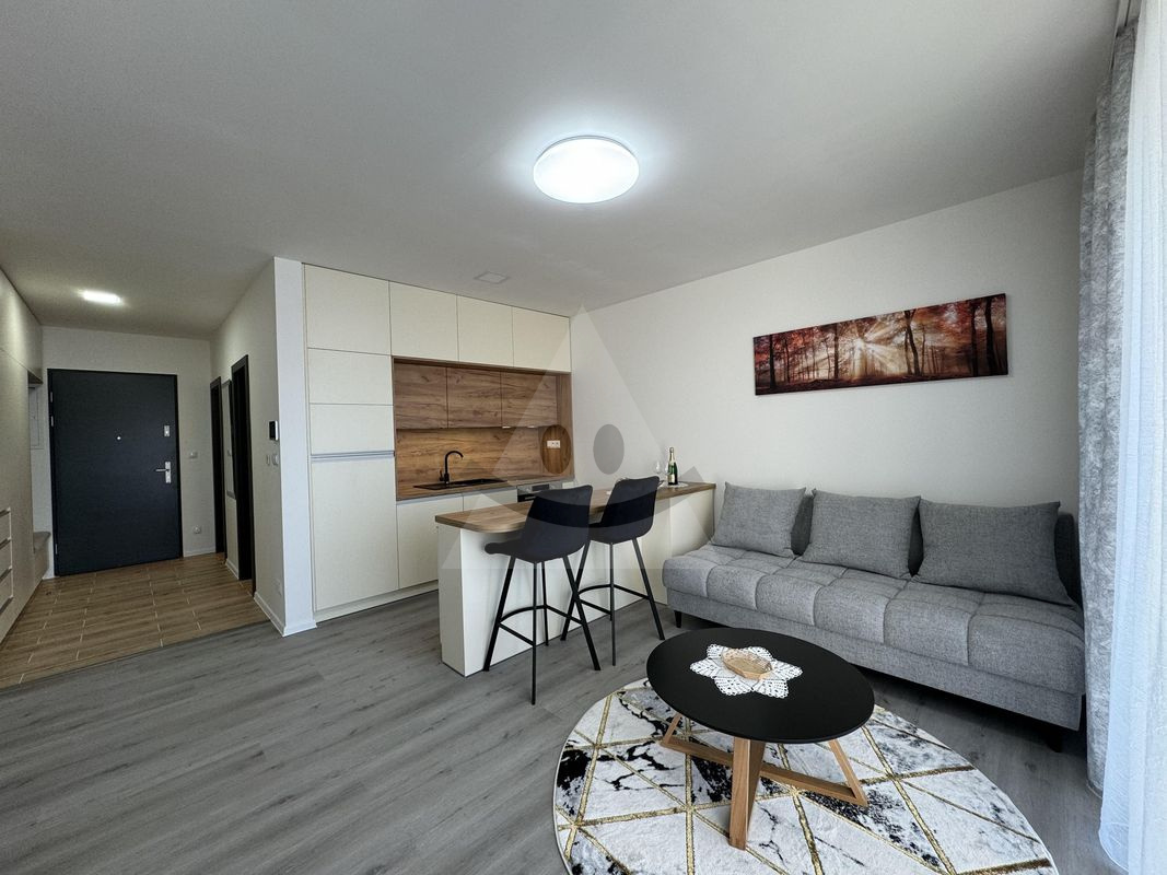 Dlhodobý prenájom 2-izbového bytu s loggiou a parkovaním, Liptovský Mikuláš – Chrenoviská