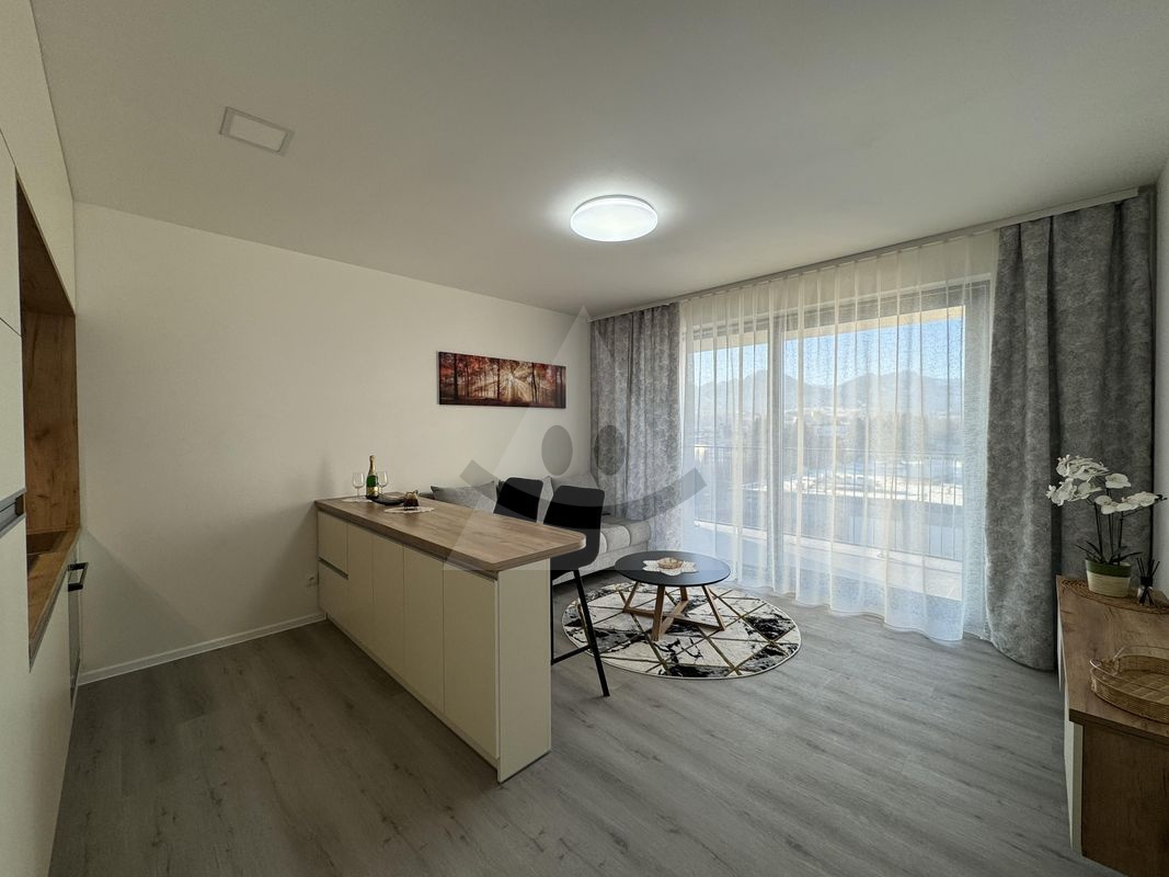 Dlhodobý prenájom 2-izbového bytu s loggiou a parkovaním, Liptovský Mikuláš – Chrenoviská