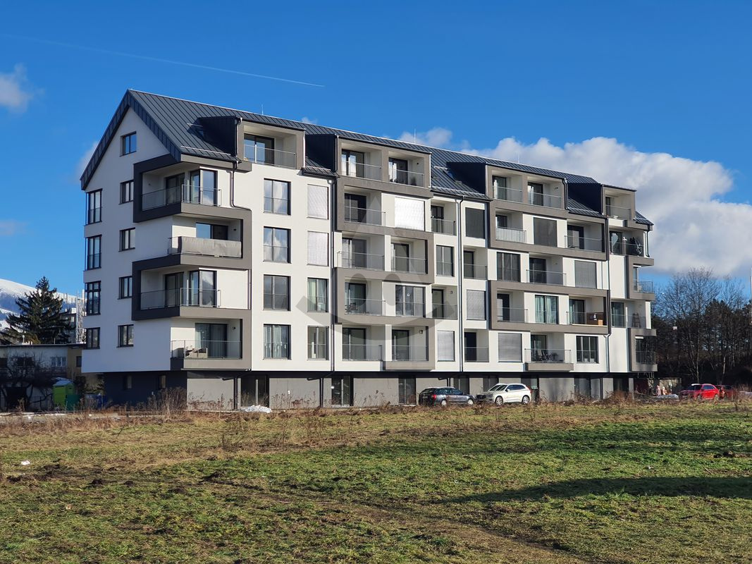 Dlhodobý prenájom 2-izbového bytu s loggiou a parkovaním, Liptovský Mikuláš – Chrenoviská