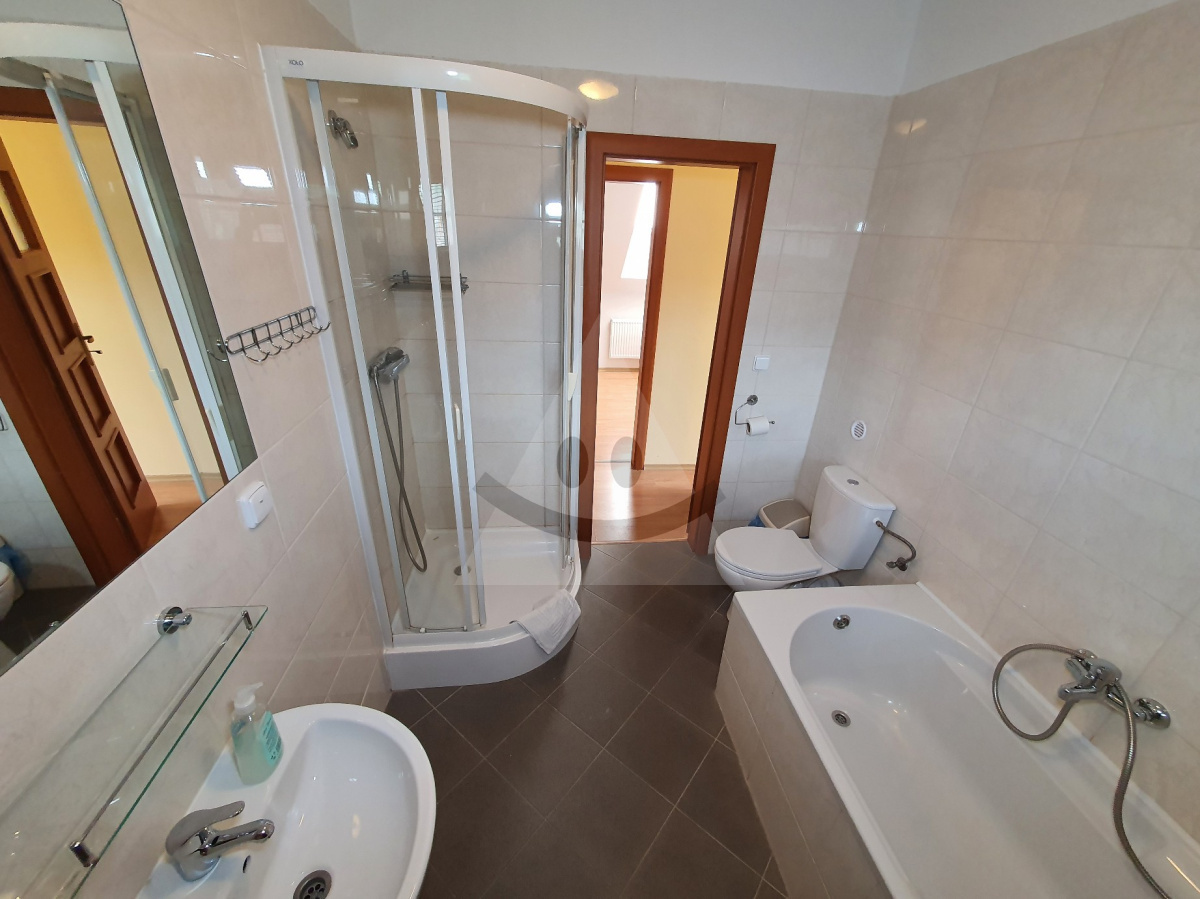 5-Izb. Rodinný dom na predaj, vhodný na bývanie alebo rekreáciu, obec Vlašky