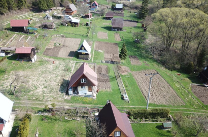 Chata v tichom prostredí v záhradkárskej osade na predaj, Valaská Dubová