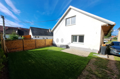 Udržiavaný rodinný dom po rekonštrukcii s garážou a pozemkom (764 m²) s hospodárskou budovou